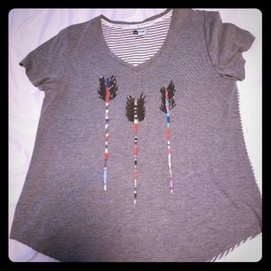 Grey arrow T